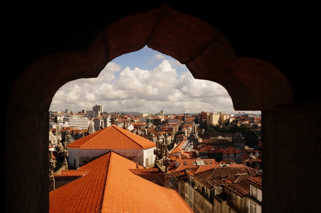 Something In Her Ramblings, a Madrid travel blog, discovers hidden treasures of Portugal in Oporto.