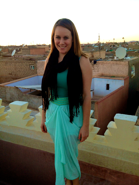 Travel blogger Lauren Salisbury of Something In Her Ramblings stands on the roof of Riad Anayela in Marrakech, Morocco.