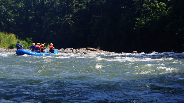 Read more about the article Whitewater Rafting in Costa Rica