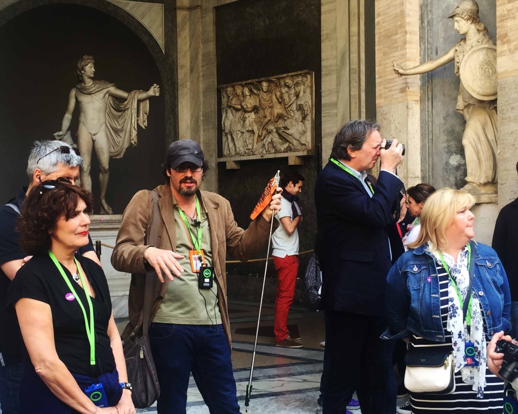 tour guide with vatican city tour