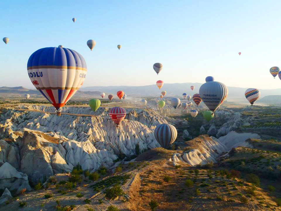 hot air balloon during a solo trip to Turkey