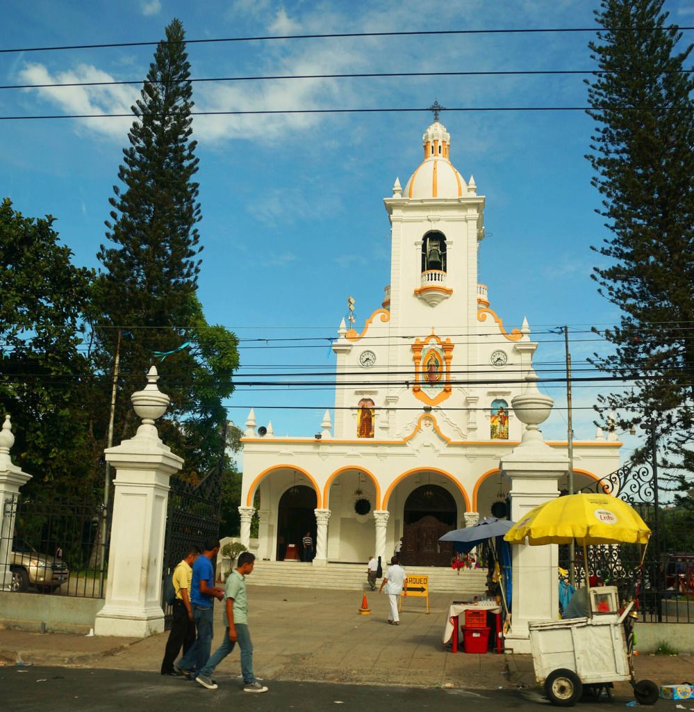 traveling alone in el salvador- church