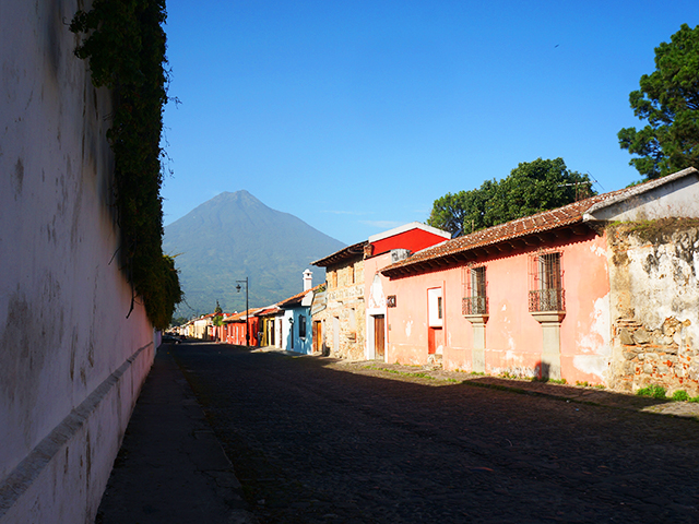 volcano photo of antigua guatemala