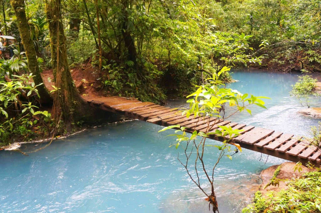 things to know before visiting rio celeste- bridge over jewel tones