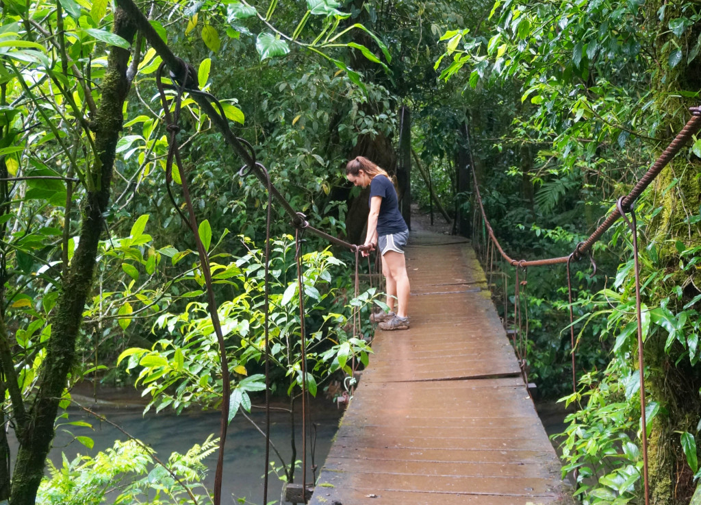 things to know before visiting rio celeste- wooden bridge