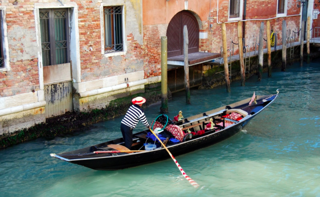 Go to Venice gondola